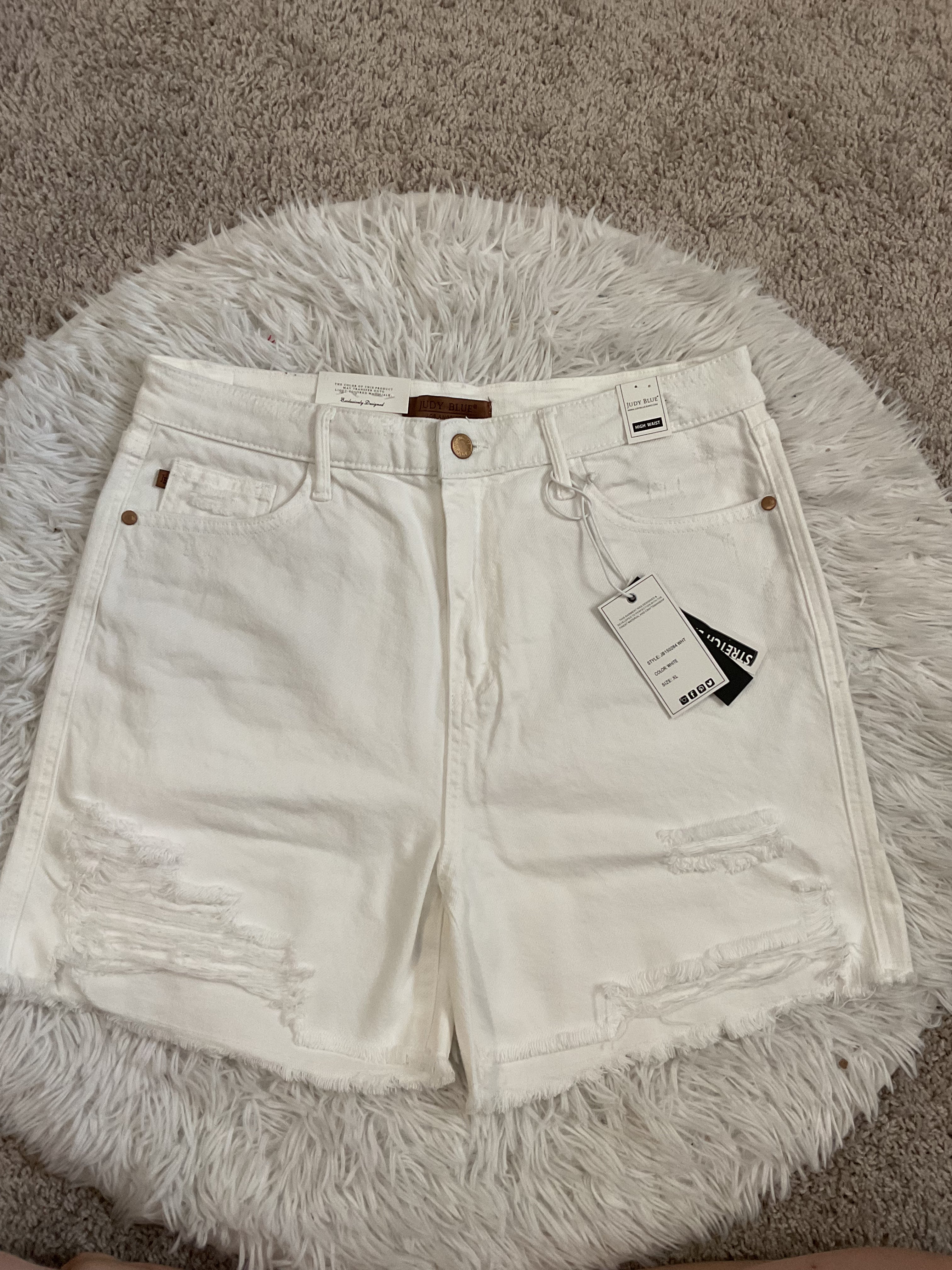 Judy Blue White Ridged shorts